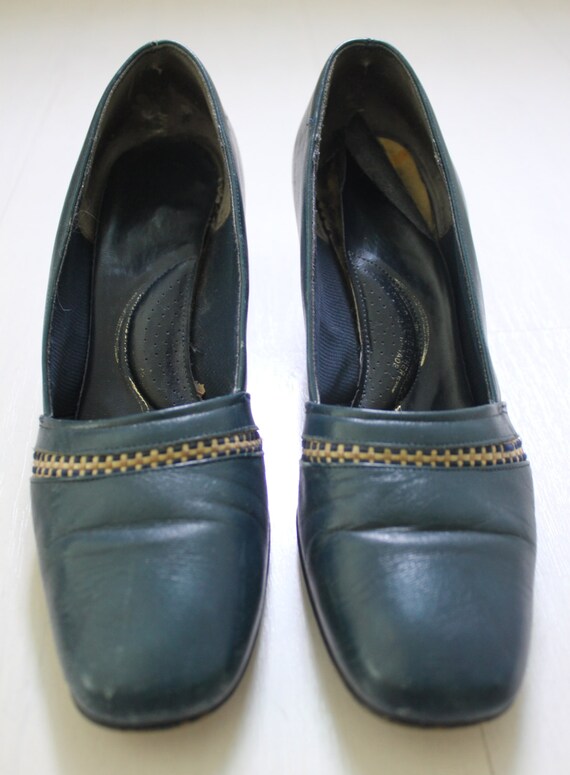 1970s Navy Blue Leather Wedges with Wicker Detail… - image 3
