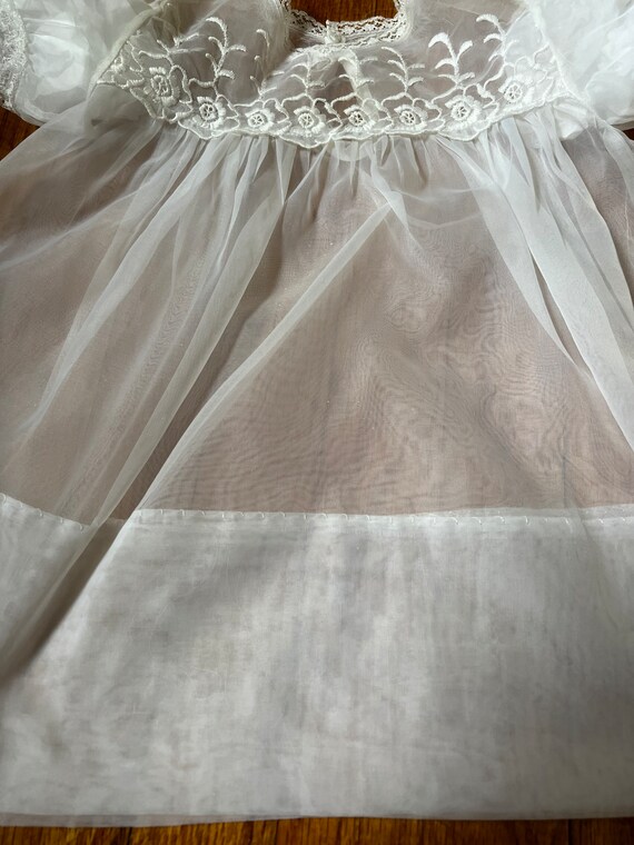 1950s Sheer White Baby Dress with Puffed Sleeves - image 5