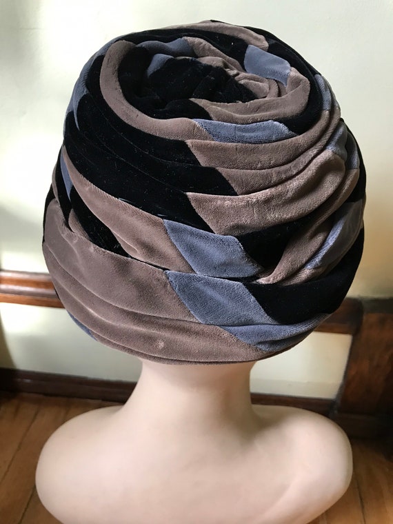 1950s Velvet Turban by Amy New York - image 6