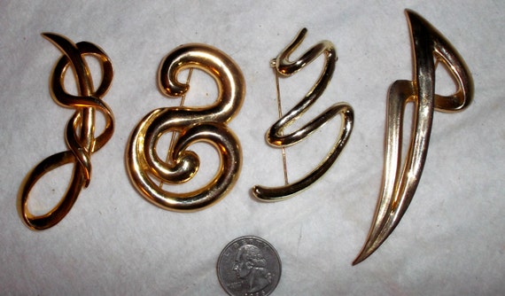 4  Vintage  Beautiful Gold-Tone Large Brooch Pins… - image 2