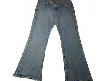 Vintage Levi's 515 Bootcut Jeans, helle Waschung, niedrige Leibhöhe, ausgestellter Saum, Y2K Retro 10