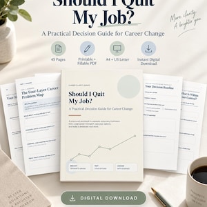 Puede incluir: Un libro de trabajo digital titulado Should I Quit My Job? A Practical Decision Guide for Career Change. El conjunto incluye 45 páginas, formatos PDF imprimibles y rellenables en A4 y US Letter, con un gráfico lineal y secciones.