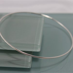 Bracelet jonc fin brillant en argent sterling, finition brillante, bracelet empilable, argent recyclé, respectueux de l&#39;environnement