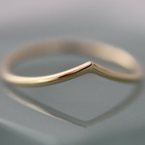 18k Wave Ring SOLID Yellow Gold 1.3mm Stacking Band Ring Chevron Contoured Wave Shiny Finish Eco-friendly Recycled Gold