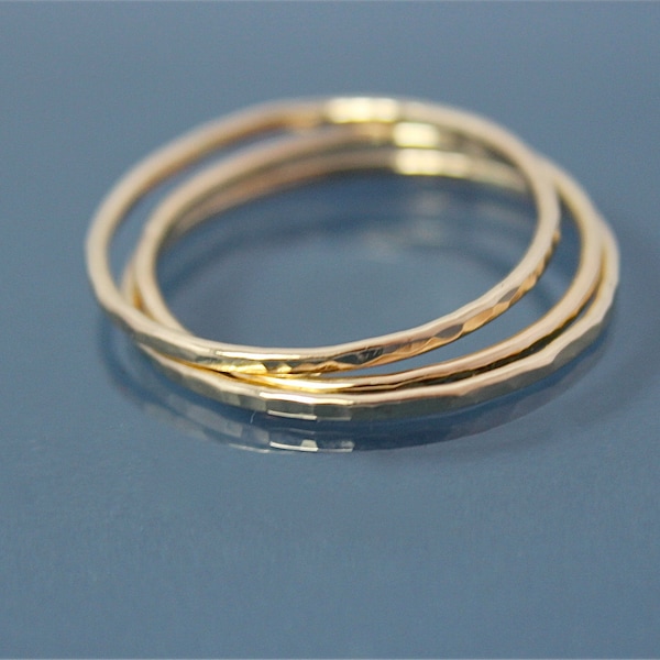 Dünne Gold Ring Stapel 3 14k Gold Ringe Dünne gehämmerte Stapel Band SOLID Gold Set von 3 Minimalistisch Glänzendes Finish Umweltfreundliches Recycling Gold