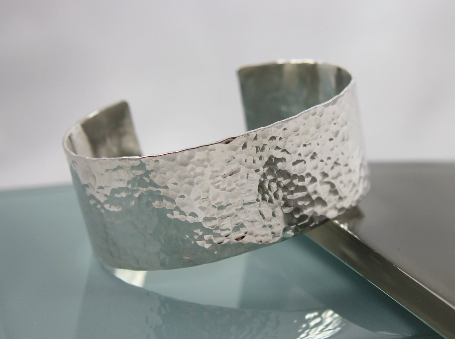 ブレスレット BaubleBar Heather Wrap Cuff il_fullxfull.491647931_mcpq.jpg