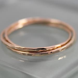 Interlocked 14k Solid Gold Rolling Ring Russian Wedding Band Infinity Puzzle Ring 3 Thin Hammered Bands Ring Faceted Shiny Finish