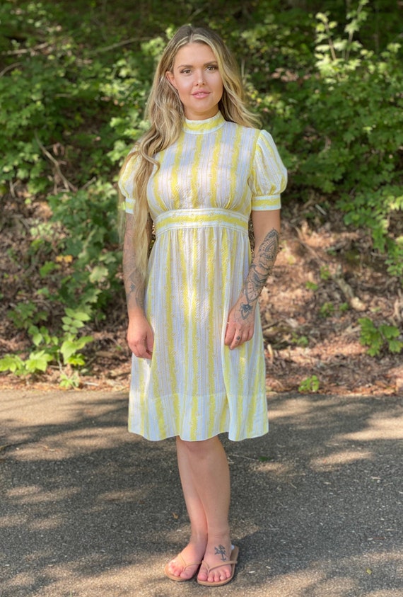 Vintage 50s-60s yellow day dress High neck Prairie