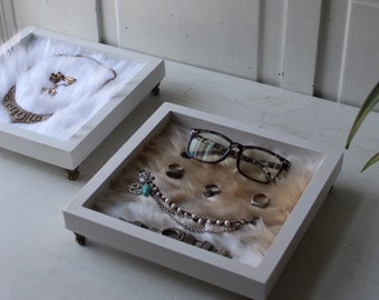 ONE Fur Display Tray with Metal Feet - Fawn OR White Faux Fur - Wooden Jewelry Accessory Eyeglasses Display Board - 10" x 10"