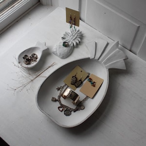 3 Piece Pineapple Jewelry Display Set - Large & Small Wood Bowl with Clip Display