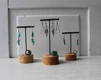 ONE Earring Display Stand - Three Heights Available - Live Edge Wood Slice & Metal T Stand Earring Holders - Natural Jewelry Displays