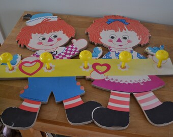 1972 Bobbs-Merrill Company Raggedy Ann and Andy Coat Hanger/Vintage Children's Room Decor/