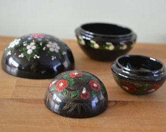 Vintage Hand Painted Lacquerware Nesting Jewelry Boxes - Set of 2