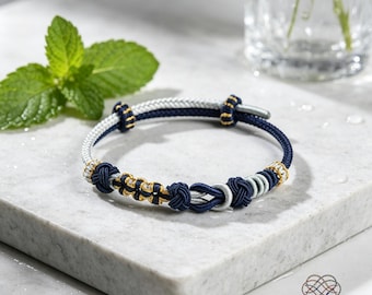 Handgefertigtes Schutzarmband aus rotem Garn, tibetisches Makramee mit Goldfaden, Boho-Amulett (Burgunderrot)