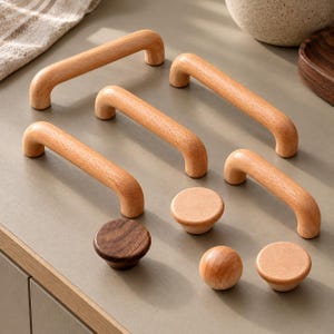 Maniglie per mobili in legno massello di faggio e noce, maniglie a ponte arrotondate e piatte per cassetti e armadi.