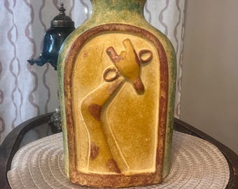 Jarrón de cerámica con relieve de jirafa, estilo vintage de mediados de siglo - Cerámica artística texturizada sin marca