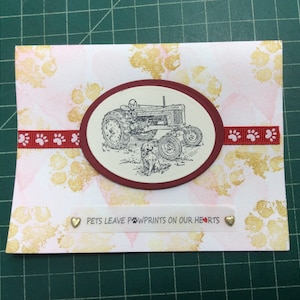 Tarjeta de condolencias para mascotas hecha a mano: Labrador retriever, tractor agrícola, corazones campestres, huellas de patas
