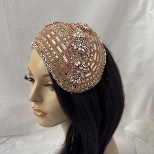 Vintage-stil champagnefärgad pärlhalsband Juliet-keps - Statement Fascinator för bröllopsgäster, glamourös kristallhuvudbonad, couture-galahår