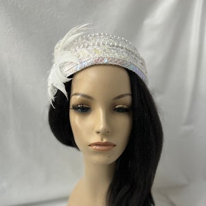 White iridescent sequin 1950s vintage style Women&#39;s fascinator half hat for church, bridal wedding Juliet cap hat, tea party hat, pillbox