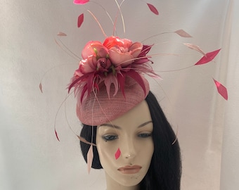 Blush Dusty rose rosa Sinamay Fascinator Hat Kentucky cappello derby, cappello da sposa rosa vintage, madre della sposa, cocktail, tea party, corsa in chiesa