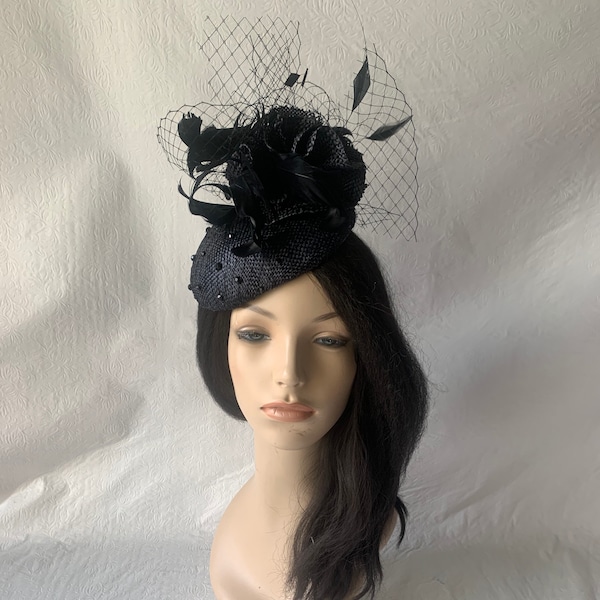 Zwarte Fascinator Hat Strass gestippelde sluier voor Kentucky Derby hoed Bruiloft Moeder van de bruid kerk Begrafenis Tea Party elegante fascinator Races