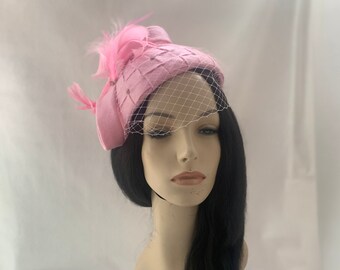 Pink Women’s 1950s vintage wool veil pillbox half hat Fascinator style for church, wedding hat, mother of bride Tea Party, cocktail hat
