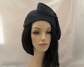 Sombrero de iglesia para mujer con lazo, estilo vintage de los años 50 y 60, con cuentas de perlas y diamantes de imitación negros, para madre de la novia, boda o fiesta de té.