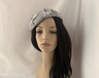 Light silver Gray Beaded 1950s vintage style Fascinator hat with veil  Gray Mother of the Bride wedding Hat women’s Church pillbox half hat