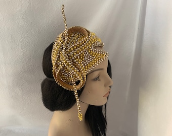 Demi-chapeau vintage doré élégant, perles et strass pour église, mariage, chapeau de mère de mariée, goûter ou toute occasion spéciale