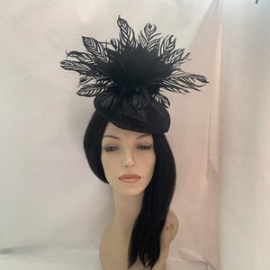 Black Dramatic feather Kentucky derby Fascinator hat, Mother of the bride Wedding hat, Women’s church hat, tea Party, funeral, Editorial
