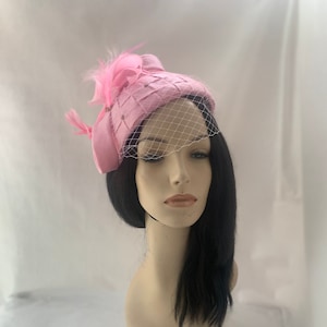 Pink Women’s 1950s vintage wool veil pillbox half hat Fascinator style for church, wedding hat, mother of bride Tea Party, cocktail hat