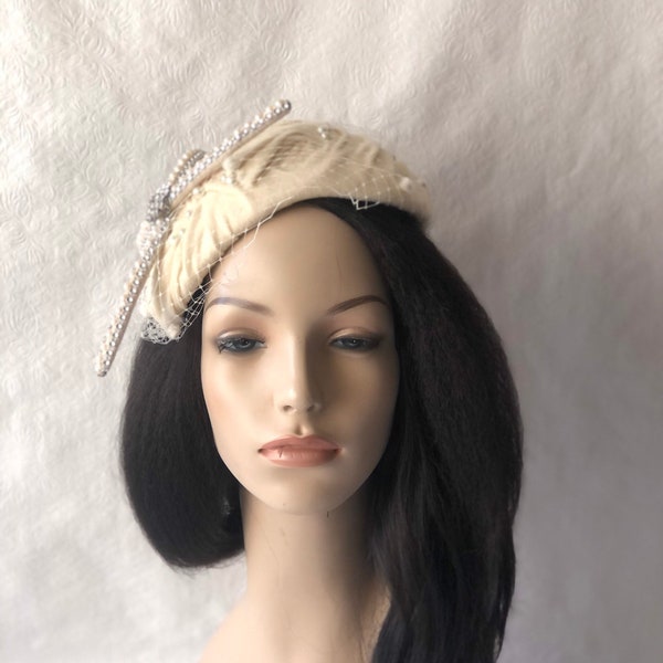 1950 1960 Elfenbein Vintage-inspirierter Wollfilz Schleier Fascinator Damen Kirchenhut Hochzeitshut Tea Party Derby Pillbox Hut