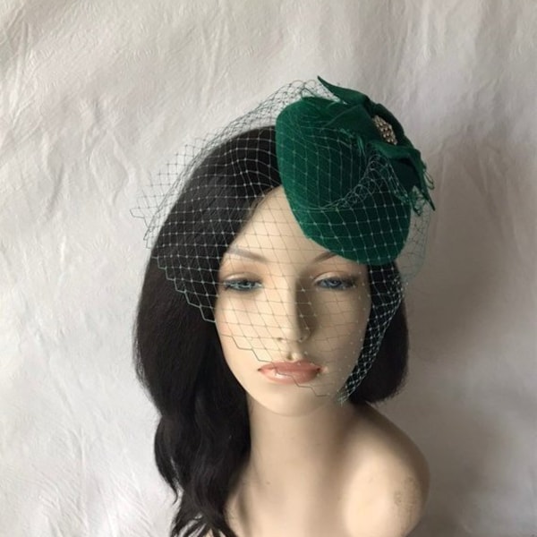 Emerald Green Wool Felt Fascinator: Vintage 1940s Teardrop Veil Hat with veil for weddings, races and church