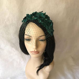 Emerald Green Vintage style 1950s -1960s Half Hat with veil, 1960s flower crown, Hunter Green Fascinator,  Dark Green Fascinator, Calot