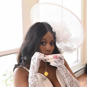 White Extra Large Wide Brim Sinamay Saucer Fascinator Hat with Flowers for Bridal Tea Party Shower, Diner En Blanc, Brunch, Kentucky derby