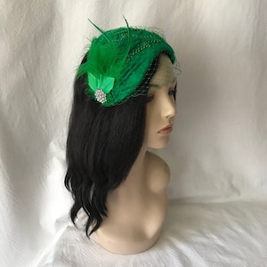 Green vintage styled 1950s 1960s half hat with veil, Women pillbox church hat, Mother of the bride wedding hat, Tea Party hat, Cocktail hat