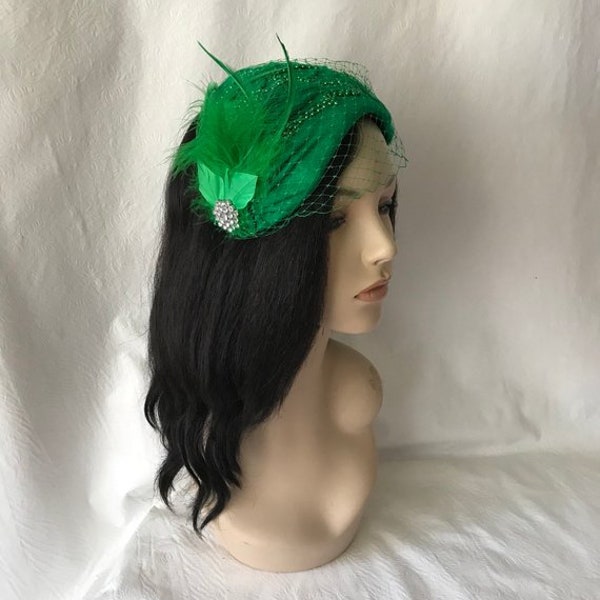 Green vintage styled 1950s 1960s half hat with veil, Women pillbox church hat, Mother of the bride wedding hat, Tea Party hat, Cocktail hat