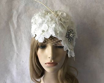 White Bridal 1950 - 1960 Vintage flower hat with veil  for Older bride