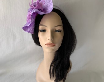 Tocado Kentucky Derby de color lila, tocado de flores de color violeta claro, tocado para madre de la novia, tocado de boda, sombrero para iglesia, sombrero para fiesta de té para niños pequeños
