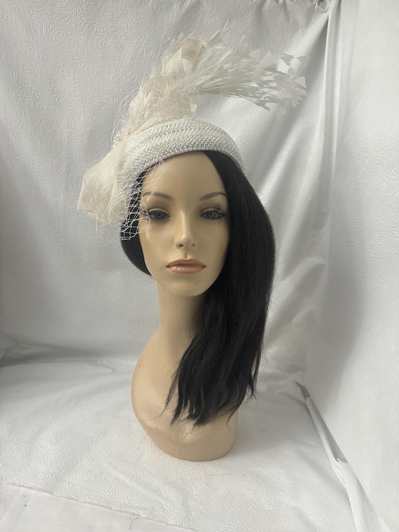 White Fancy Feather & Pearl Rhinestone Beaded Elegant Half  display picture 3