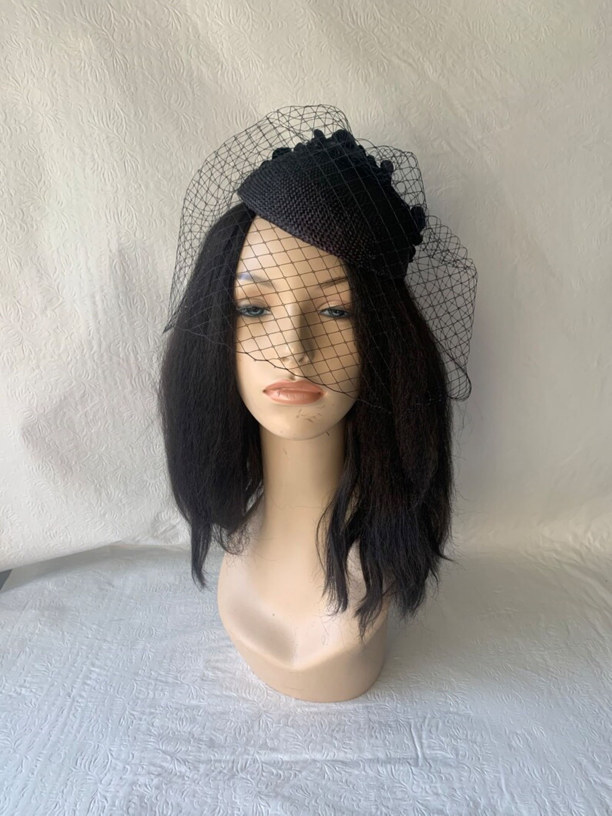 ??HOST PICK?? Black Elegant Pillbox Veil Fascinator ChurchFuneral Bru Black Silk Pillbox Hat With Birdcage Veil - Black Pillbox  main image 4