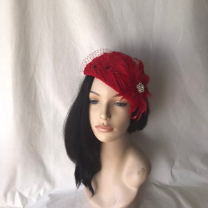Red vintage 1950s -1960s style fascinator hat with feather & veil for Wedding, Church, tea party, gift for her, wool felt Fascinator hat