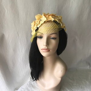 Yellow flower Fascinator hat with birdcage veil, Yellow wedding hat, yellow bridal hat, Flower headpiece, Kentucky Derby Hat, Tea Party Hat