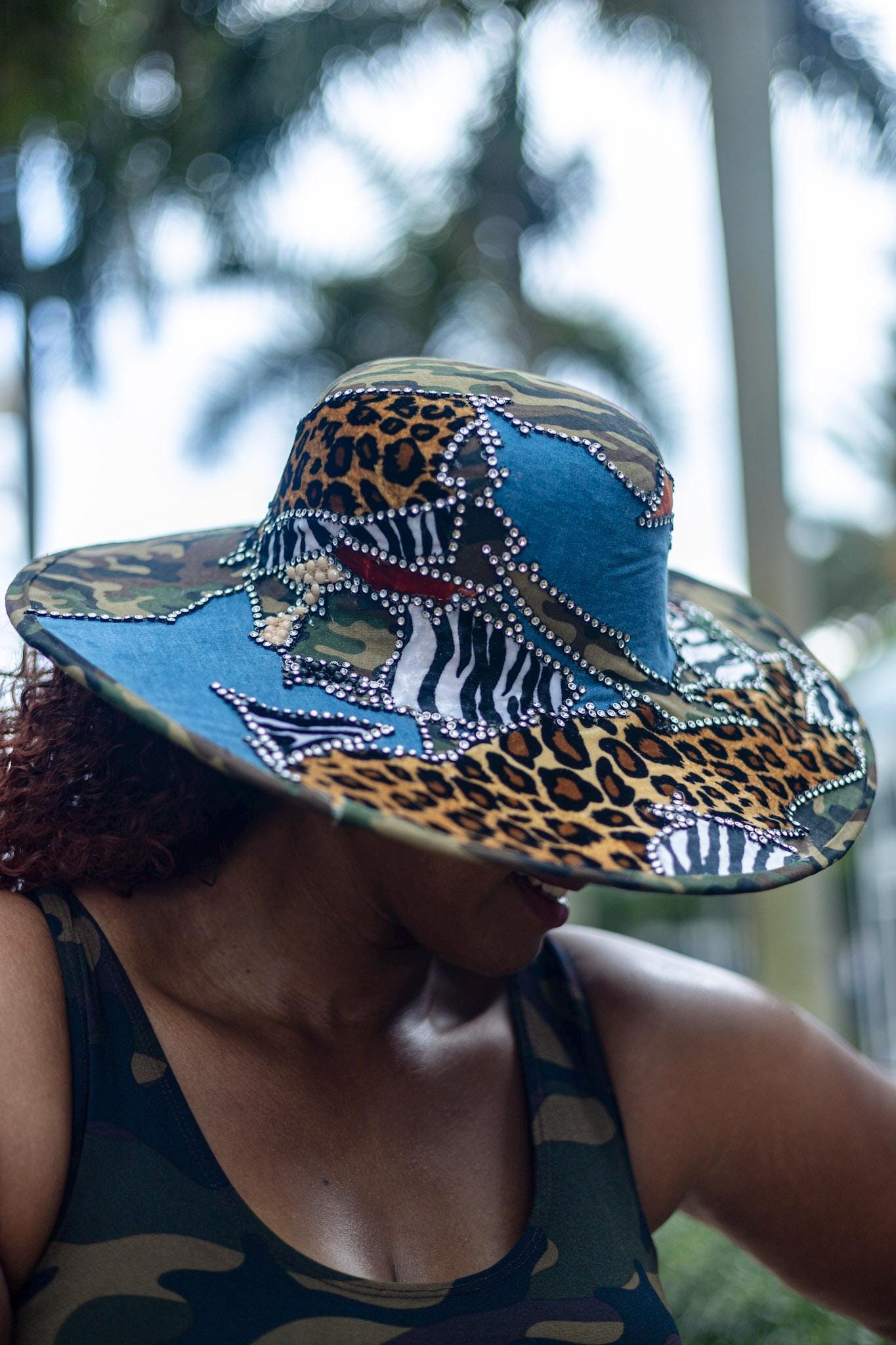 August Hats Black Wide-Brim Straw Hat with Zebra Band and Feather Trim Hudiefly Black Dramatic Wide Brim Straw Hat for Women  main image 2