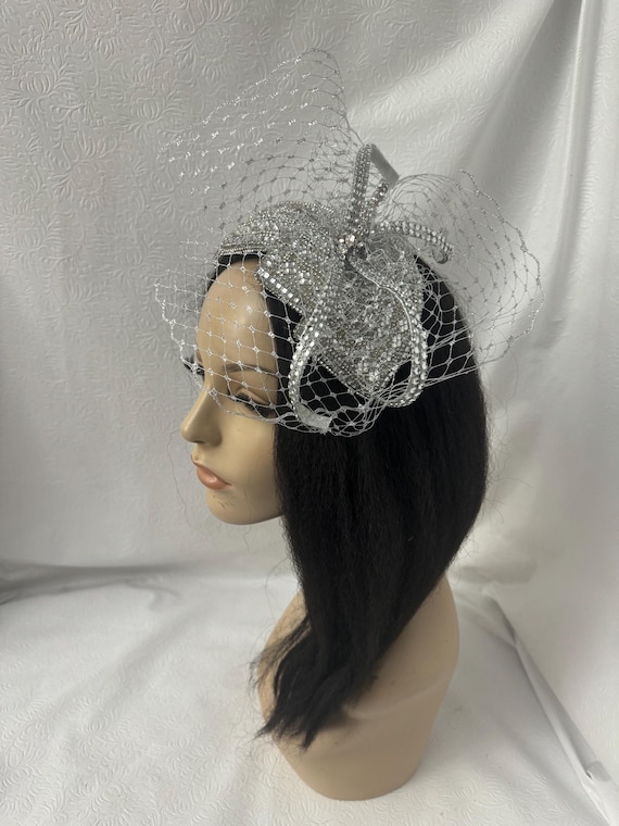 Metallic Silver Rhinestone 1920s Flapper Fascinator Veil Hat  display picture 2