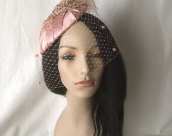 Blush Peach 1920s flapper style fascinator hat with ostrich feathers and dotted veil for wedding hat, Mother of bride, church, tea party hat