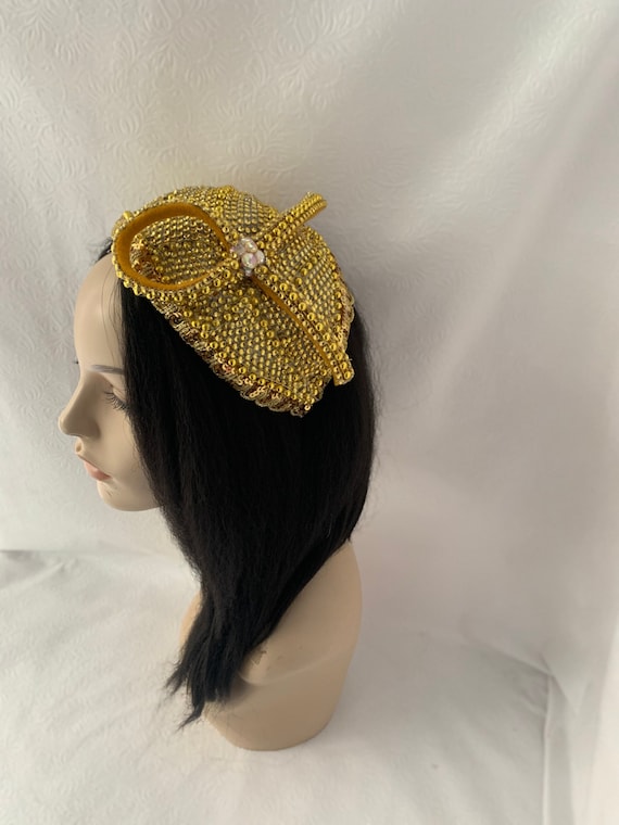 Gold Church Fascinator Hat - Vintage Style 1950s - 1960s  display picture 3