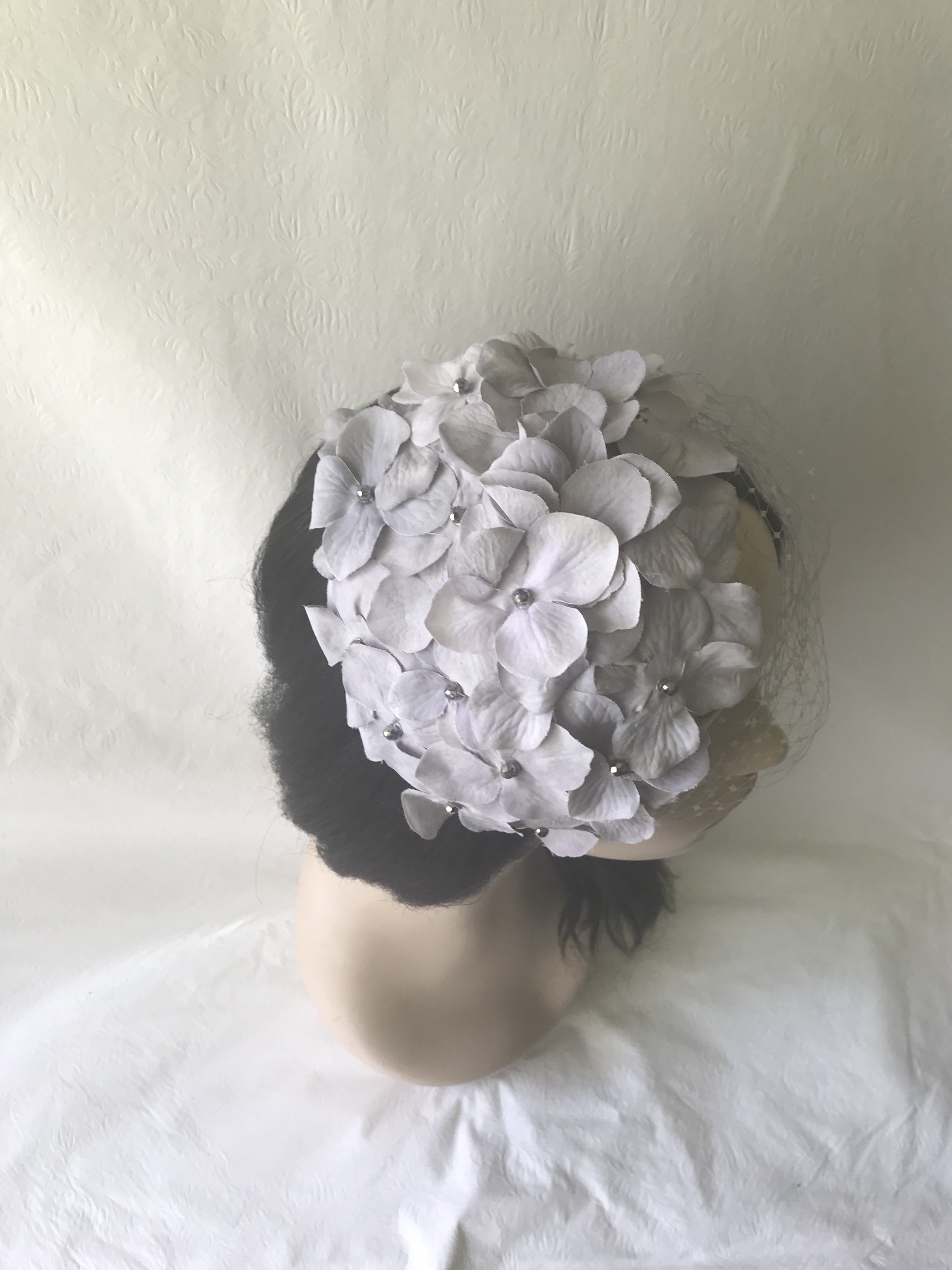 Gray Flower Petal Fascinator Half Hat With Veil -vintage  display picture 3