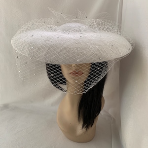White Large Brim Kentucky Derby Fascinator Hat with Pearl & rhinestone Veil, Bridal Statement wedding hat, church, Tea Party, Special events