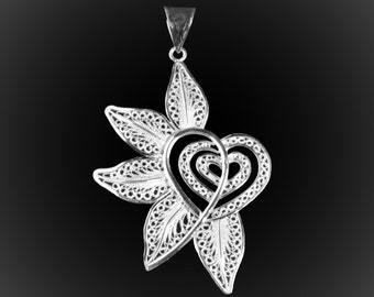 Pendentif Coeur en fête en broderie d'argent